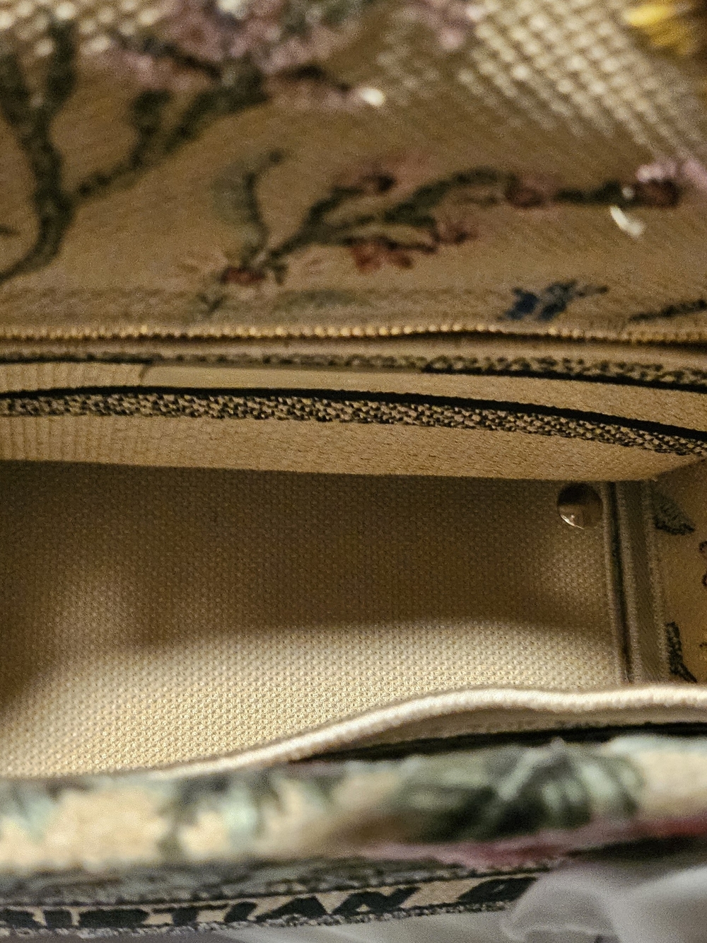 Christrian Dior Medium Lafy D-Lite Floral Embroidered Bag - Picture 4 of 8